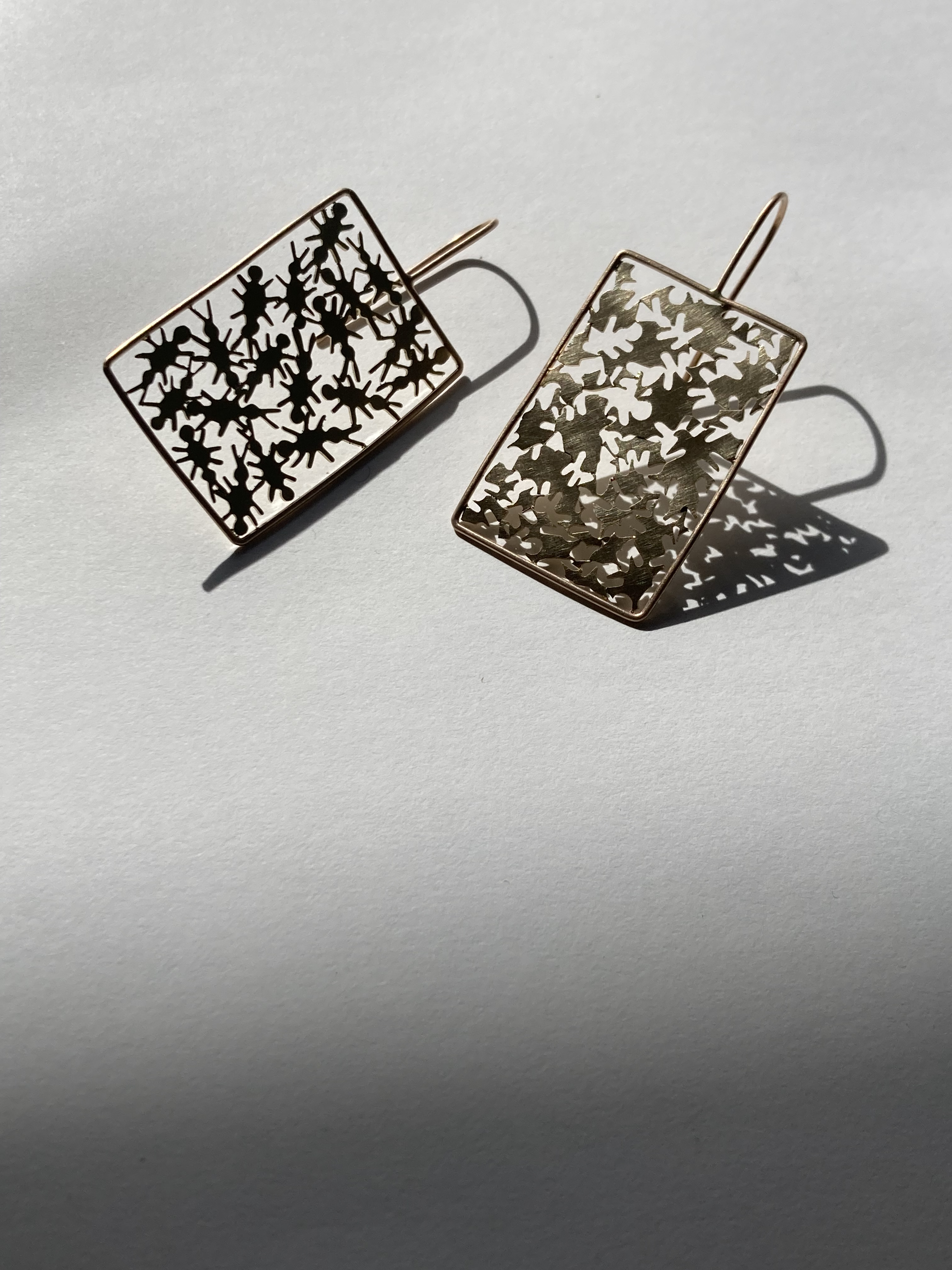 Opposite earrings